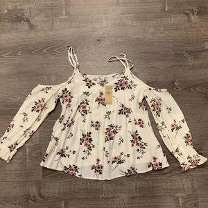 American eagle cold shoulder top